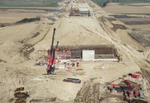 VIDEO UMB lucrează cu sute de muncitori și utilaje pe sectorul A7 Adjud-Bacău