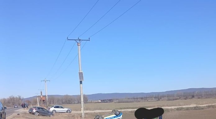 Ce spune Poliția despre accidentul în care a fost implicată o autospecială cu doi polițiști și un elev aflat în practică