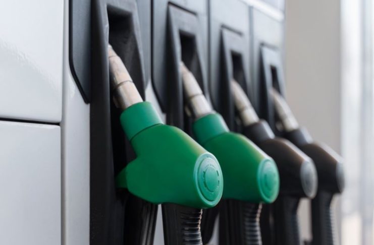 Ordonanță de urgență: se limitează adaosul comercial practicat de operatorii de pe piața carburanților și exporturile de carburanți / Reglementări și pentru piața gazelor naturale / Instituțiile statului vor face verificări