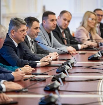 Dezbateri intense în Parlament, pentru votarea bugetului de stat / Dragoș Ciobotaru, deputat: ”Este un buget întocmit cu responsabilitate, orientat spre investiții și ordine în finanțele publice”