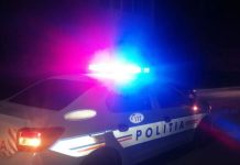 Iresponsabilitate: niște părinți prea tineri și-au pus bebelușul de 11 luni la volan, pe un drum public / Poliția și DGASPC au intrat pe fir politia rutier
