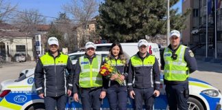 FOTO Flori și gânduri de apreciere de Ziua Femeii