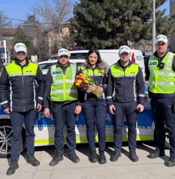 FOTO Flori și gânduri de apreciere de Ziua Femeii