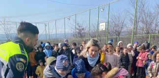 FOTO Misiune a polițiștilor pentru siguranța școlară la Odobești