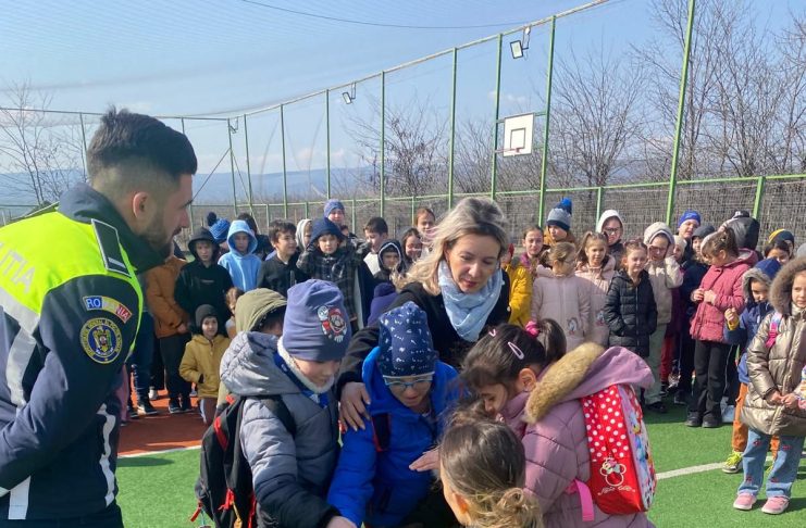 FOTO Misiune a polițiștilor pentru siguranța școlară la Odobești