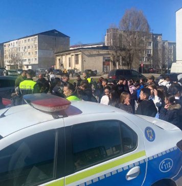 FOTO Polițiștii vrânceni, în mijlocul elevilor din Mărășești