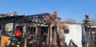 FOTO: Casă din Gologanu, mistuită de flăcări