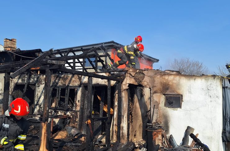 FOTO: Casă din Gologanu, mistuită de flăcări