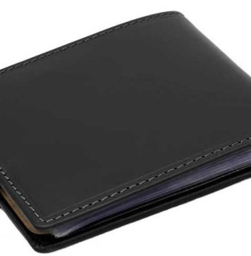 Un portofel găsit într-un supermarket ”așteaptă” de o lună proprietarul