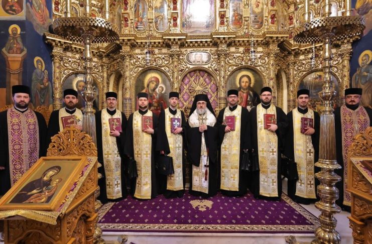 Trei preoți vrânceni hirotesiți întru duhovnic de ÎPS Ciprian