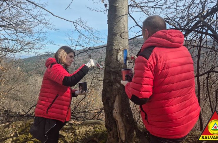 FOTO Traseele din Munții Vrancei, verificate și curățate de salvamontiști