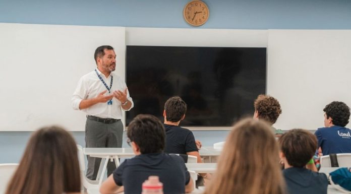 Analiză: Tot mai mulți elevi români aleg licee în străinătate: Italia și Spania câștigă teren, interesul pentru Marea Britanie a scăzut la jumătate în ultimii 5 ani