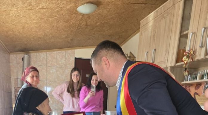 FOTO Femeie din Dumitrești, sărbătorită la împlinirea vârstei de 100 de ani