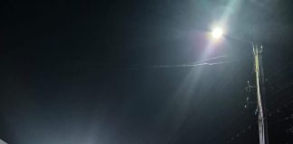 Un bărbat a murit după ce mașina în care se afla a intrat într-un cap de pod