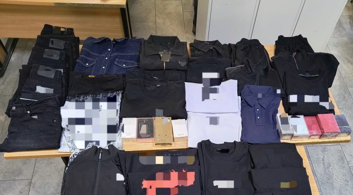 Haine și parfumuri contrafăcute, ridicate de jandarmii vrânceni