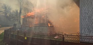 FOTO VIDEO Consiliul Județean Vrancea a activat toate resursele disponibile pentru sprijinirea familiilor din Soveja afectate de incendiul devastator din satul Rucăreni