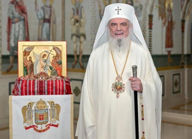 VIDEO Mesajul Patriarhului Daniel de Sfintele Paști: Să arătăm bucuria Învierii şi să ne rugăm pentru pace în lume!