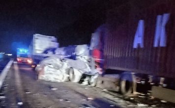 O autoutilitară și un tir s-au ciocnit pe Autostrada Moldovei