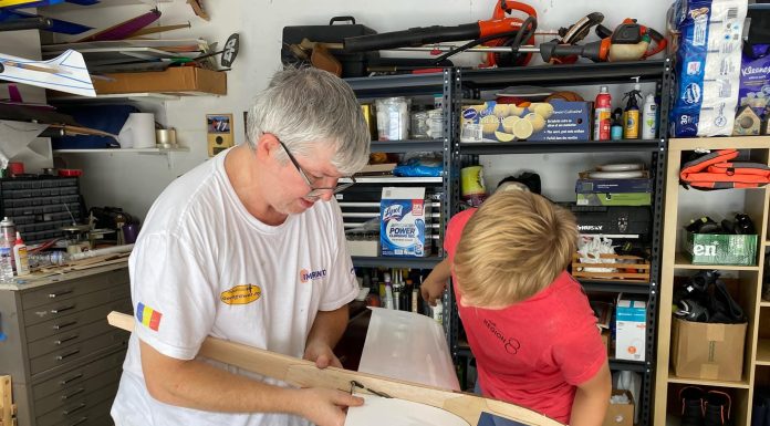 FOTO Antrenamente de performanță pentru elevii clasei de aeromodelism de la Centrul Cultural Vrancea