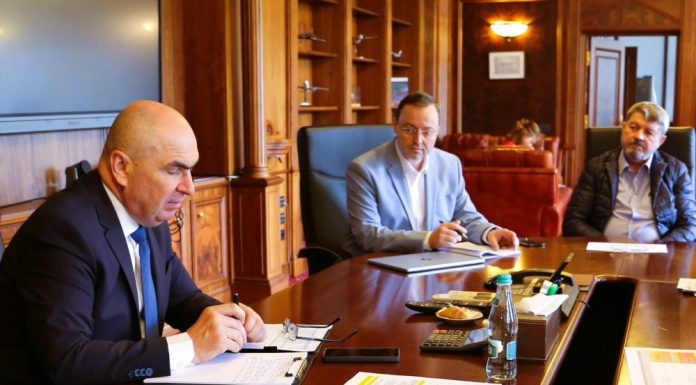 Mobilizare pentru finalizarea lucrărilor de infrastructură cu fonduri europene / Umbrărescu, la Ministerul Transporturilor, împreună cu premierul Bolojan