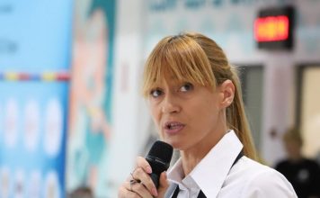 Marea campioană la înot Camelia Potec vine mâine la Focșani