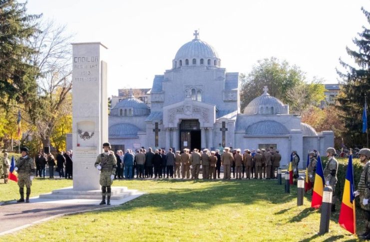Ceremonie militară la Mausoleul Eroilor din Focșani, de Ziua Forțelor Terestre