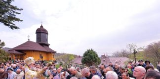 FOTO Izvorul Tămăduirii, prăznuit la două mănăstiri vrâncene