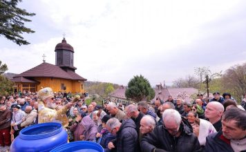FOTO Izvorul Tămăduirii, prăznuit la două mănăstiri vrâncene