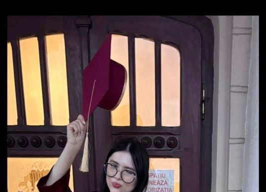 Tânăra scriitoare focșăneană Elenoire Chirilă, admisă cu bursă integrală la Amherst College, în America elenoire chirila