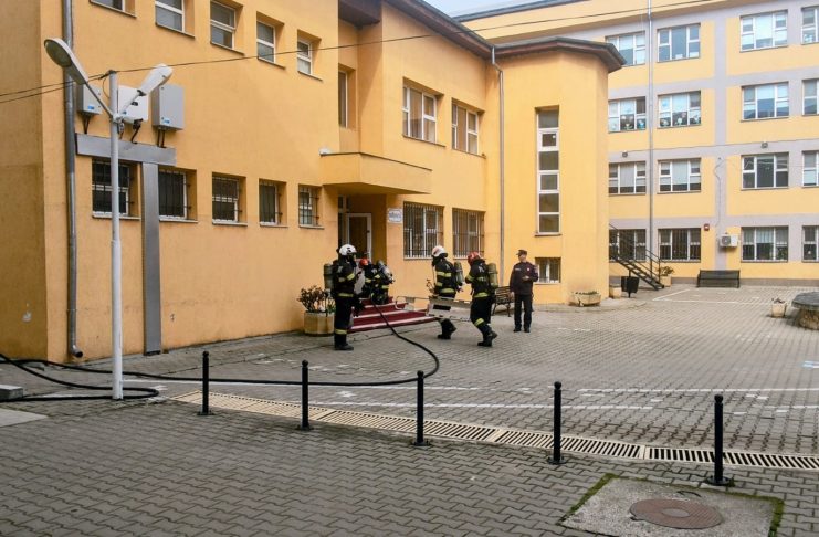 FOTO Exercițiu cu forțe și mijloace în teren, la Centrul Școlar pentru Educație Incluzivă ”Elena Doamna” Focșani