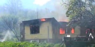 ULTIMA ORĂ Casă în flăcări, la Bonțești / Acces dificil al pompierilor în zona incendiului