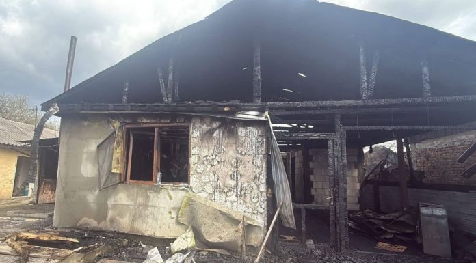 Femeie rănită în incendiul care i-a cuprins locuința