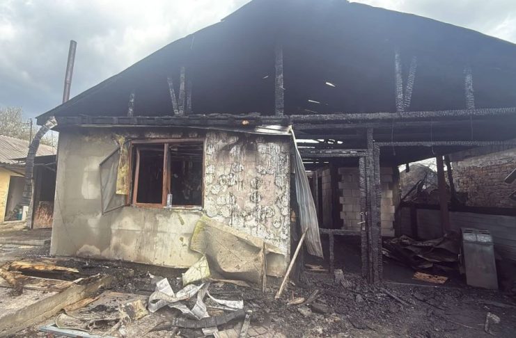 Femeie rănită în incendiul care i-a cuprins locuința