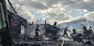 Pompierii au stabilit de la ce a pornit focul care a făcut ravagii în Rucăreni