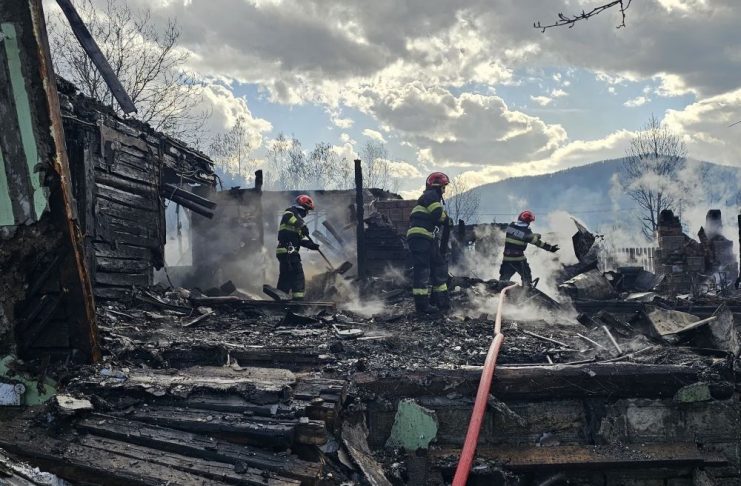 Pompierii au stabilit de la ce a pornit focul care a făcut ravagii în Rucăreni