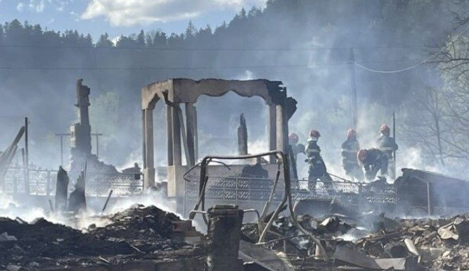 Crucea Roșie Română trimite primul transport cu ajutoare pentru sinistrații din Rucăreni