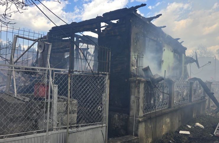 FOTO Peste 400 de angajați MAI, plus alte zeci de localnici au intervenit la incendiul din Soveja