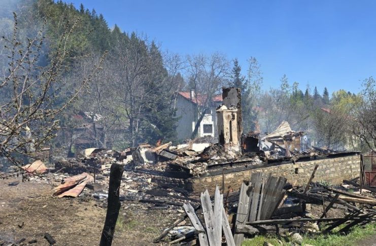 Ajutoare de urgență de la Guvern de 1 milion de lei pentru familiile și persoanele singure afectate de incendiul din Rucăreni