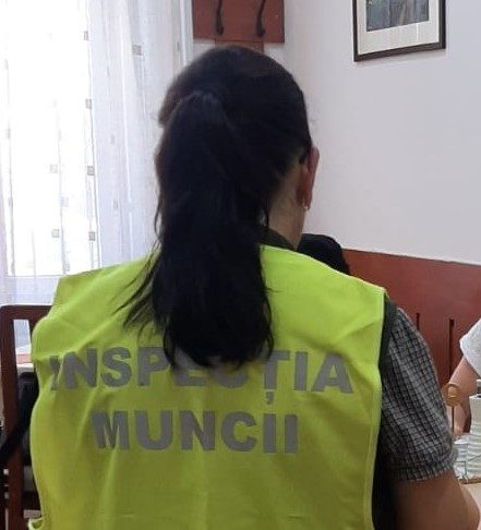 Firmele din domeniul colectării deșeurilor, controlate de inspectorii de muncă / Nereguli și măsuri dispuse