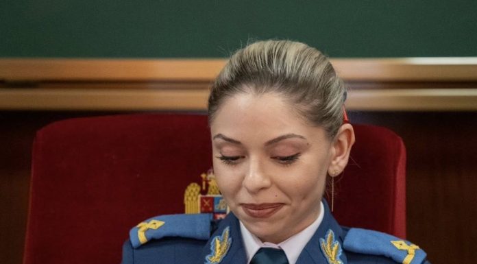 FOTO Vrânceanca Miruna Camelia Mocanu și-a lansat a doua carte / Ea a fost șefa promoției 2025 la Academia Forțelor Aeriene ”Henri Coandă”