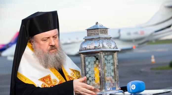 Sfânta Lumină va fi adusă de la Ierusalim în România cu o cursă specială / Planul de rezervă al Patriarhiei Române