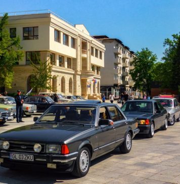 FOTO ”Drumul vinului cu mașini de epocă”, duminică, în Vrancea