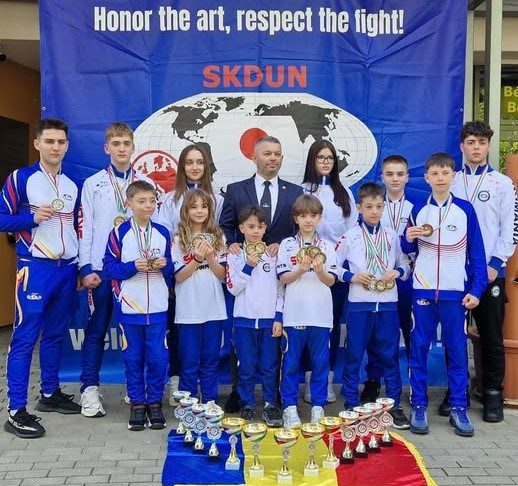 Bilanț excelent al sportivilor pregătiți de Daniel Fusaru la Campionatul European și Cupa Europeană la karate SKDUN