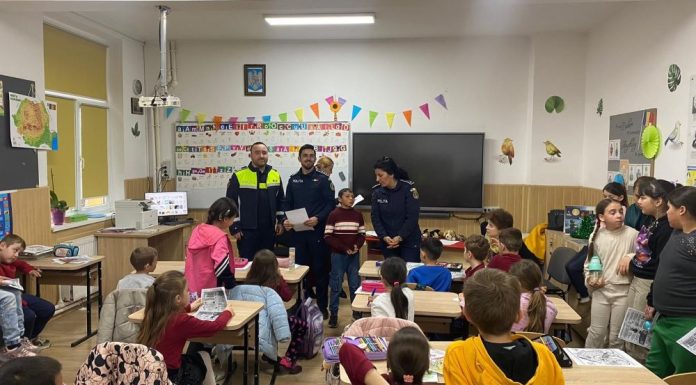 Despre respect pentru colegi și grija față de animale, cu elevii din Garoafa