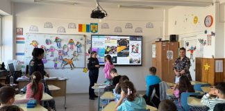 FOTO Polițiștii în mijlocul elevilor: Stop violenței și bullying-ului!