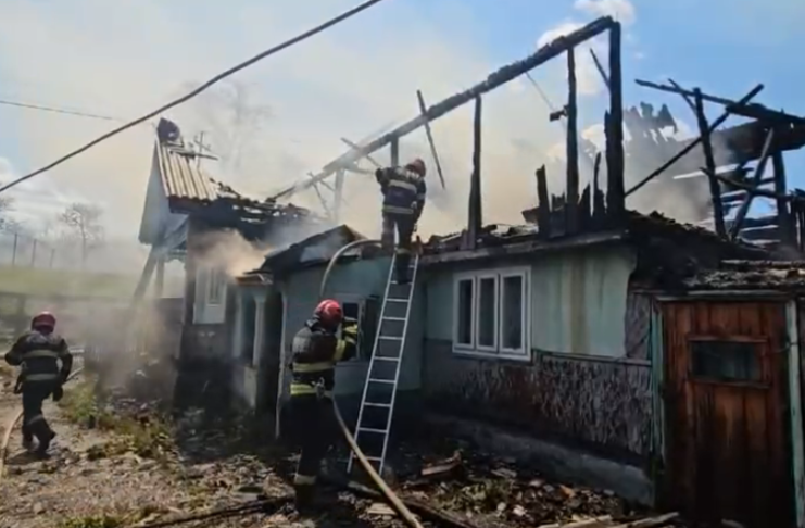 VIDEO 18 case sunt afectate de incendiul devastator de la Rucăreni