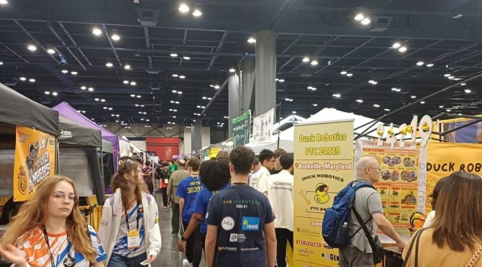 Începe CM de robotică din America! Să le ținem pumnii celor 3 echipe din Vrancea!