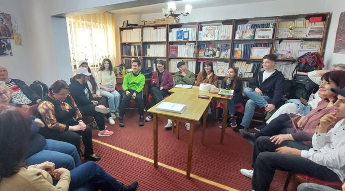 FOTO „Voluntarii care aduc lumină prin cuvinte” – incluziune, emoție și dialog în cadrul Săptămânii Europene a Tineretului