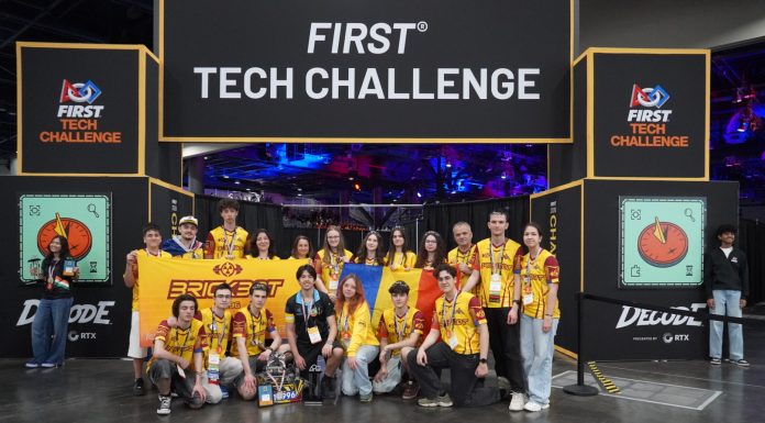 Echipa BrickBot demonstrează performanța la Campionatul Mondial de Robotica din Houston
