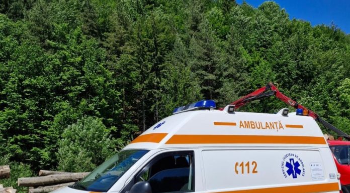 Minoră rănită de o mașină, pe un drum din Nereju